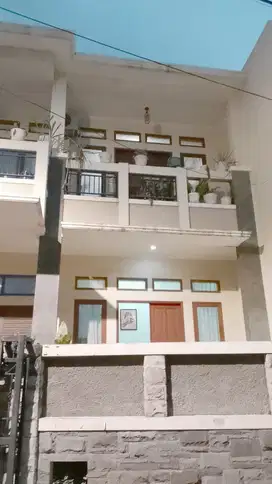 Rumah 2 Lantai Jl Pulo Indah Cipondoh Tangerang