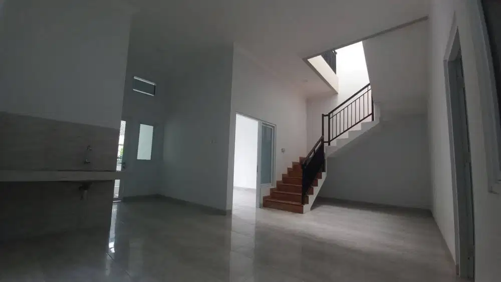 Rumah Baru 2 Lantai Tengah Kota Semolowaru Dkt Manyar, Ngagel, Bratang