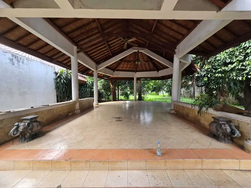 FOR SALE RUMAH LAMA COCOK UNTUK HUNIAN DAN HARGA MENDEKATI NJOP  USAHA
