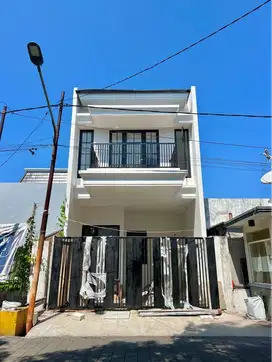 Jual Rumah Baru Semi Furnish Rungkut Asri model American Style