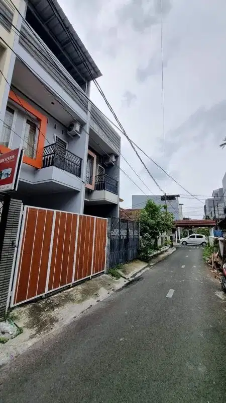 Rumah siap huni 3Lt di tanjung duren Jakarta barat