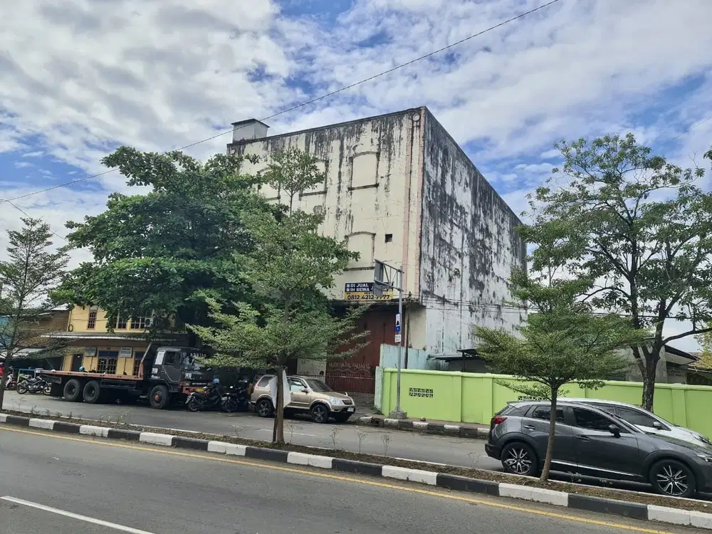 Gudang dekat pelabuhan makassar