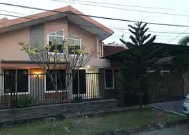 DijualDisewakan Rumah di Darmo Sentosa Raya Cantik Siap Huni