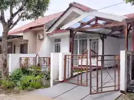 Rumah Komplek Luas 128 Dengan Halaman Belakang di Bambu Apus Pamulang