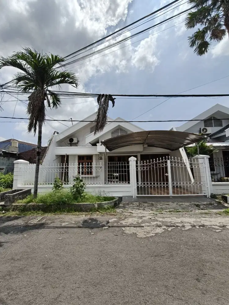 Murah Dijual Rumah Dharmahusada Indah dekat Galaxy Mall