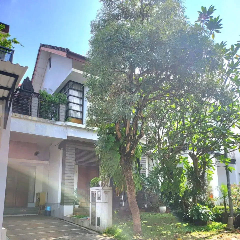 Rumah 2 lantai siap huni di Emerald sektor 9