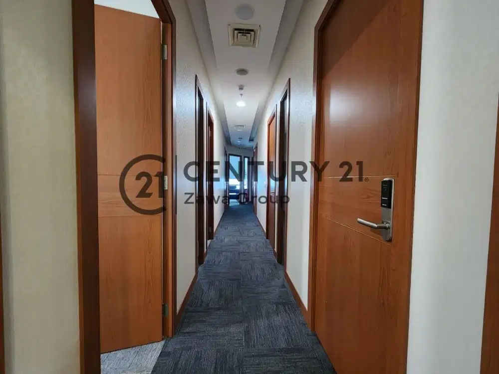 Di Sewa Office Soho Capital Semi Furnish 136m2 High Floor , Jakarta