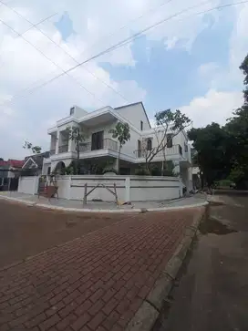 Jual Rumah Hoek Semi Furnished Kencana Loka BSD Tangerang Selatan