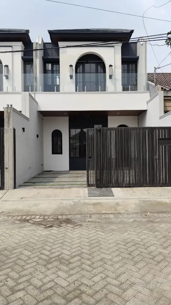 SISA 1 UNIT, Rumah Manyar Tirtoyoso Strategis, MINIMALIS