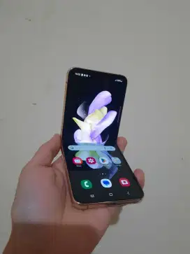 Samsung z flip 4 minus titik kecil 1