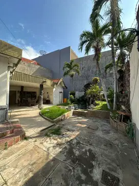 Rumah Walikota Mustajab dgn taman luas dekat GrandCity Mall luas 689m2