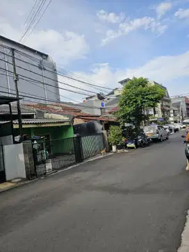 DIJUAL MURAH RUMAH HITUNG TANAH SEMI KOMERSIL BLOK M KEBAYAORAN BARU J