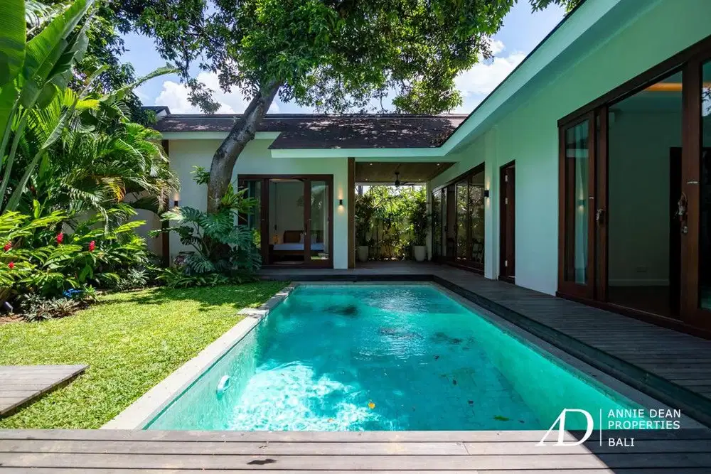LEASEHOLD TROPICAL 3-BED VILLA WITH BEAUTIFUL GARDENS IN PRIME SANUR