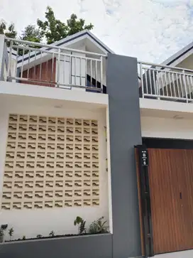 Dijual cepat rumah 2 lantai cantik istimewa cocok investasi