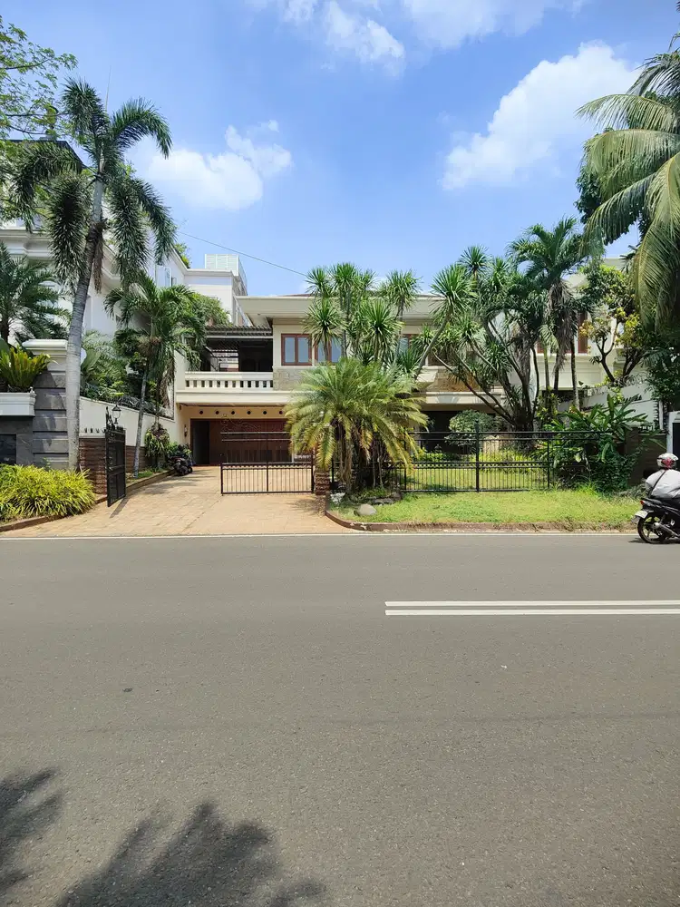 DIJUAL RUMAH PONDOK INDAH JAKARTA SELATAN