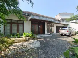 JUAL RUMAH TUA DI EMPU SENDOK KEBAYORAN BARU JAKARTA SELATAN