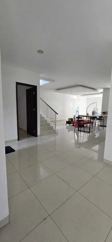 Rumah 2lt 4 Kamar Tidur di Jakarta Garden City, Jakarta Timur