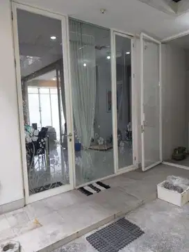 Disewakan rumah full furnish pakuwon indah