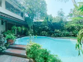 Rumah Ada Swimming Pool di Pesanggrahan Jaksel