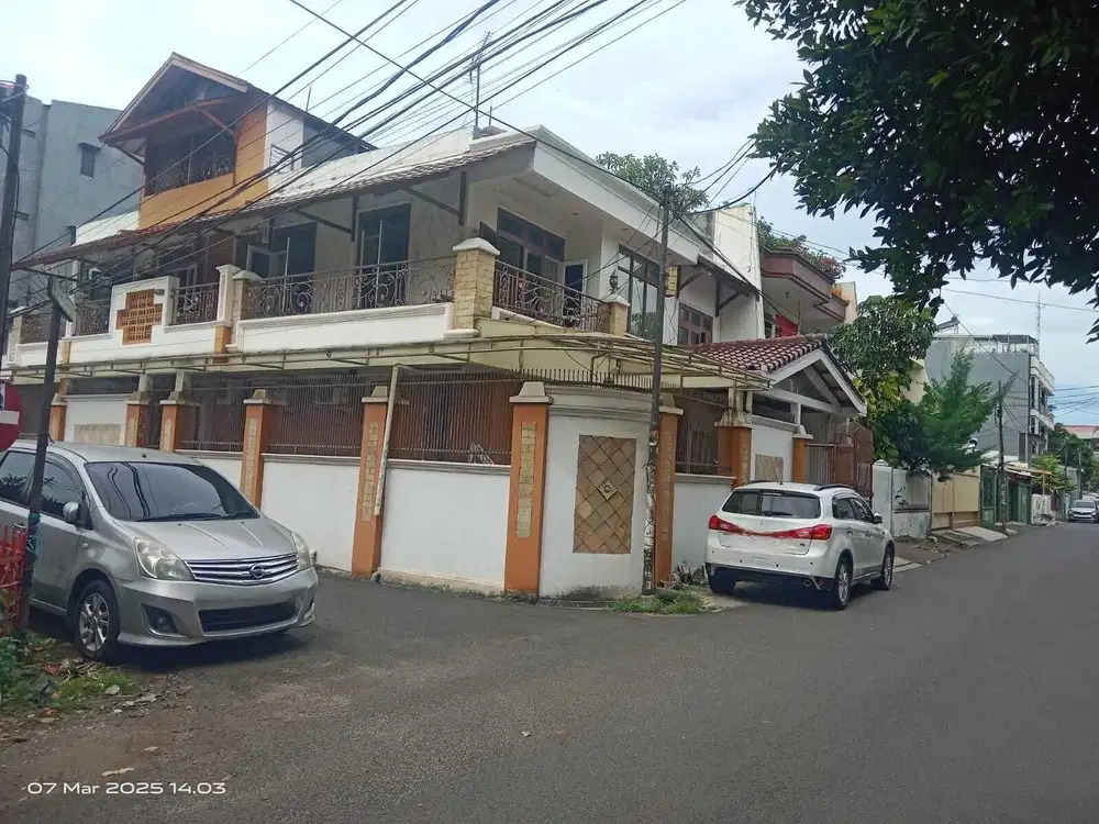 Rumah Tanjung Duren Jakarta Barat Cocok Untuk Kost depan Lap Olahraga