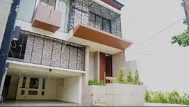 Harga Spesial DI JUAL TOWNHOUSE TROPICAL MODERN di Kemang Jakarta