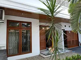 Dijual cepat  Rumah 2 lantai di Kemanggisan,  Jakarta Barat Siap Huni
