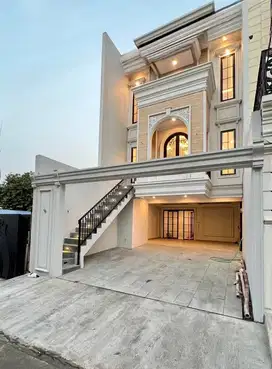 Rumah Mewah 2  Lantai Ada Private Pool Kavling DPR Jagakarsa