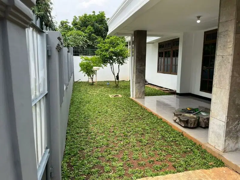 DIJUAL RUMAH TERAWAT DI GANDARIA KEBAYORAN BARU JAKARTA SELATAN