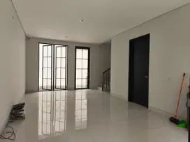 Di Jual Rumah Greenlake Citraland Surabaya Barat Baru Gress