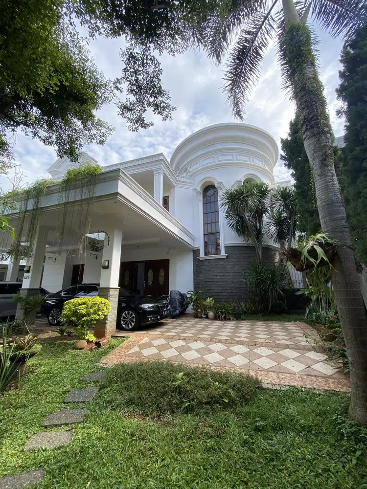 Dijual Rumah Mewah Semi Furnished - Golden Viena BSD