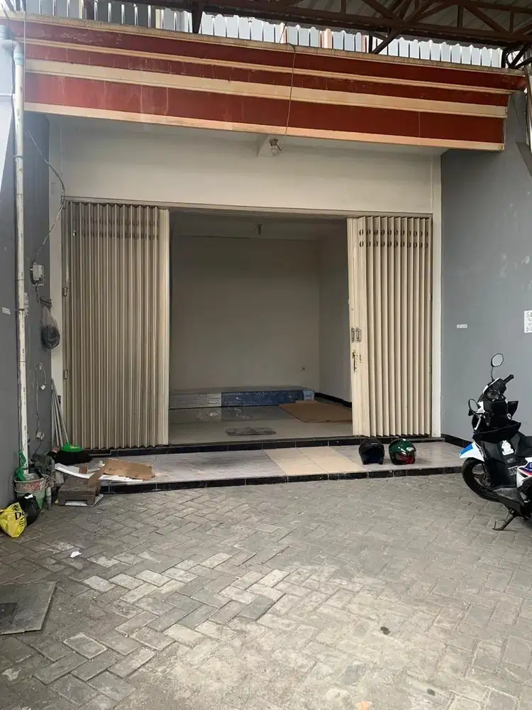 Disewakan Ruko Strategis 2 Lantai Di Raya Petemon Surabaya Pusat
