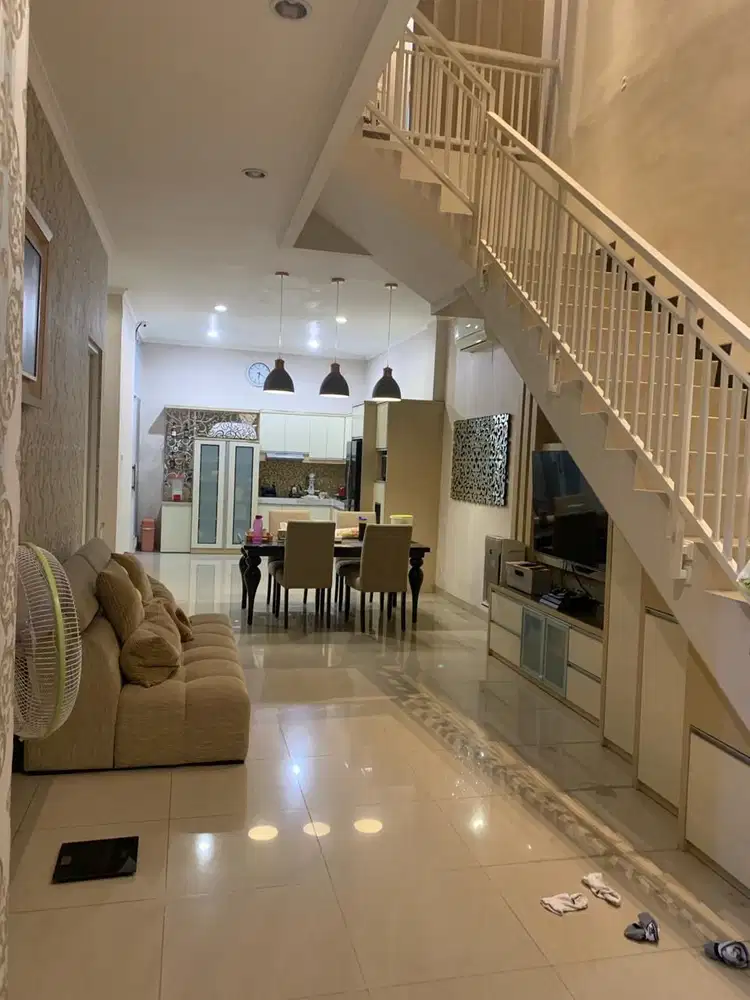 Dijual Rumah Kondisi Sangat Terawat di Manyar Indah Furnished