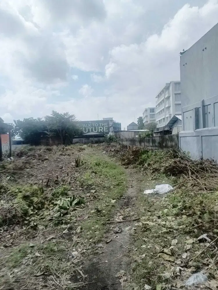 Tanah di jalan utama Seminyak