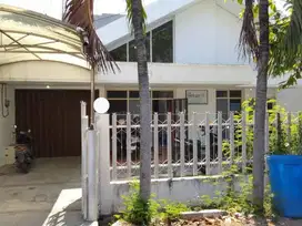 RUMAH MANYAR KERTOARDI STRATEGIS, BISA BUAT KANTOR