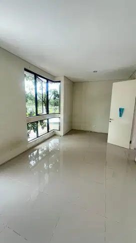 Dijual Rumah North West Lake Chilika Deluxe Citraland Surabaya
