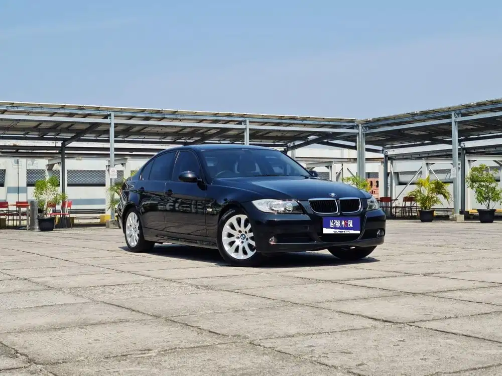 Good Condition !!! BMW 320i 2.0 E90 AT 2008 Hitam KM 53RB
