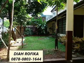 Rumah Lama 1 Lantai ada halaman depan di Sektor 1 Bintaro Jaya RR-9994