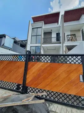 LARIS IDAMAN KELUARGA RUMAH HUNI MINIMALIS DI RUNGKUT JAYA