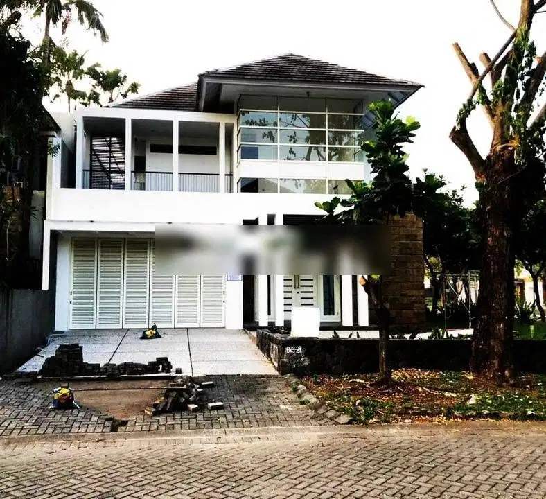 Rumah 2 Lantai Hook Bagus SHM di Diamond Hill, Surabaya