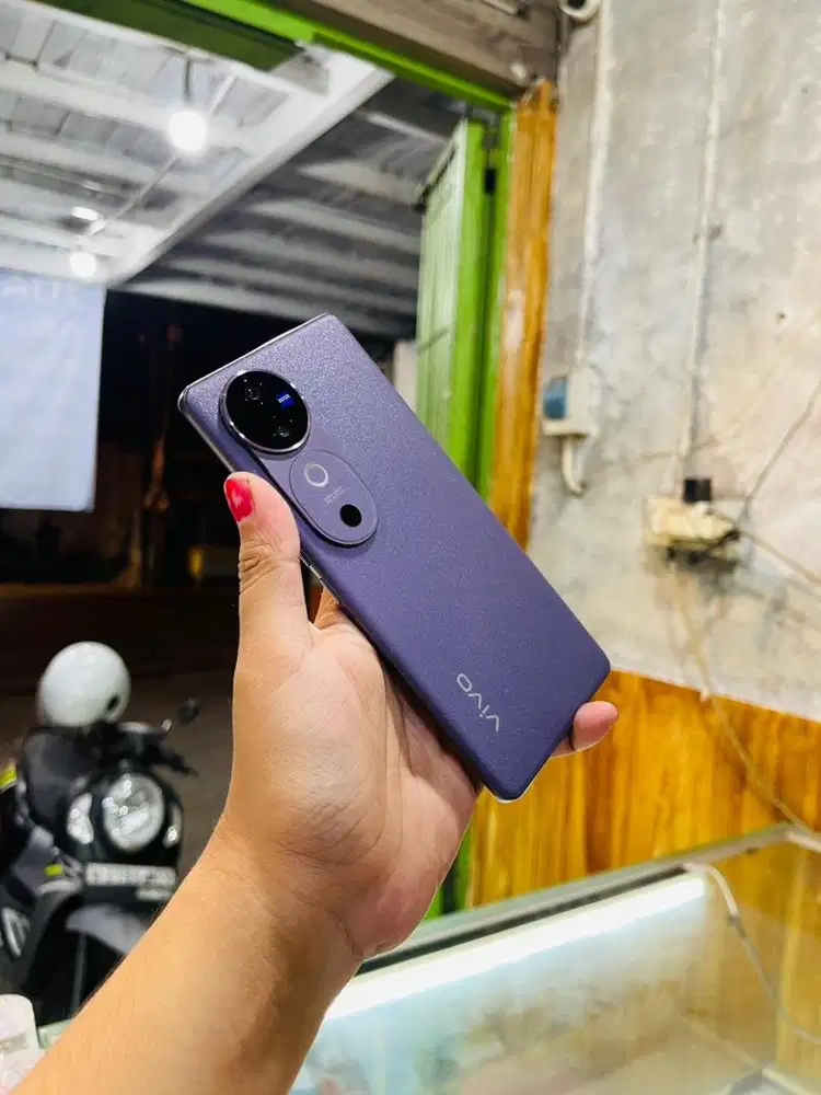 Vivo V40 5G 12/256 mulus fullset original. TT juga bisa