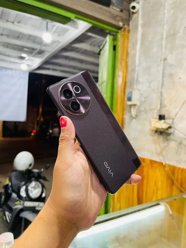 Vivo V30e 5G 8/256 mulus fullset original. TT juga bisa