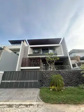 Rumah 2 Lantai Baru Semi Furnished HGB di Citraland Waterfront
