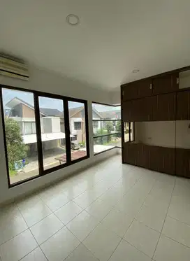 Turun harga 1M Jual cepat rumah Serenade Lake Gading Serpong