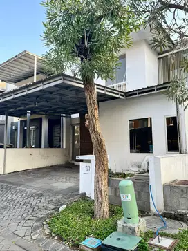 Rumah 2 Lt Royal Residence Cluster Harewood, Kondisi Semi Furnish