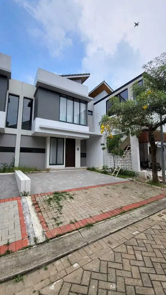 16605 // Jual cepat rumah di Discovery  Bintaro 2 lantai 2 carport.