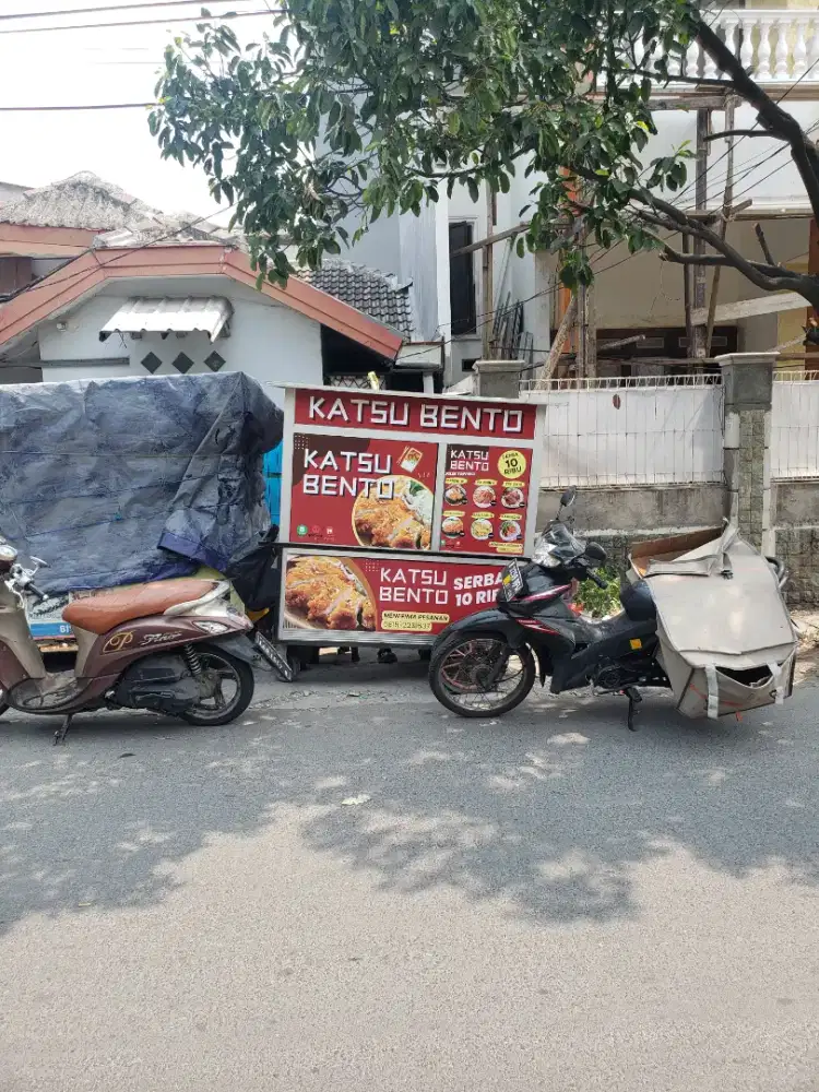 (SEMENTARA SUDAH TERISI) Loker Wanita umur 17-30 jaga Stand Nasi Katsu