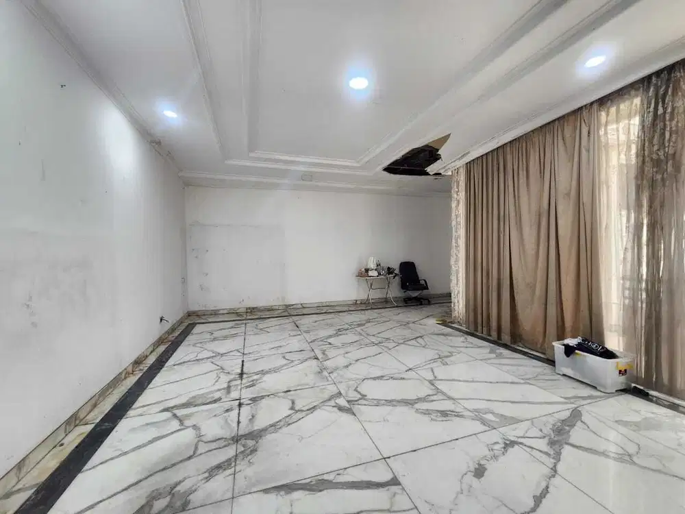 Jual Sewa Rumah Besar Taman Kebon Jeruk Intercon