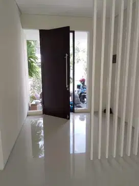Rumah baru gress, siap huni di Citraland, Surabaya Barat