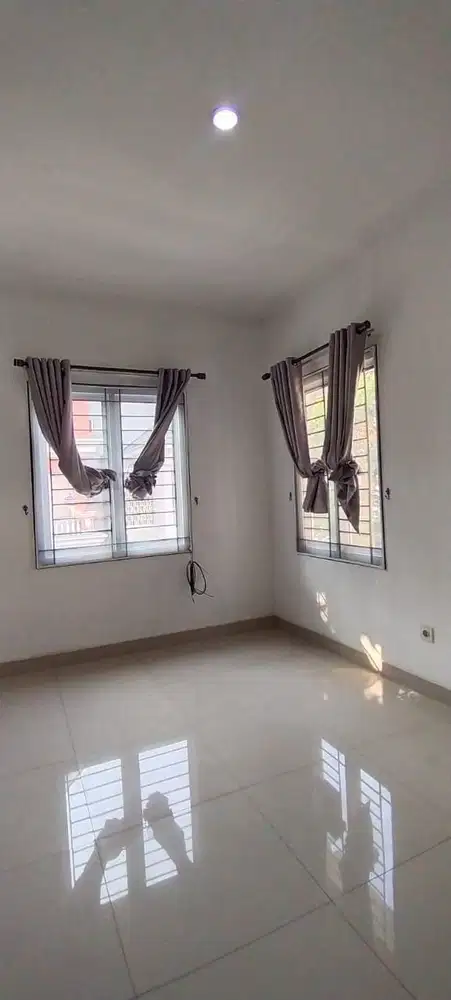 Dijual Rumah Hook Cluster Omaha Village Gading Serpong Tangerang