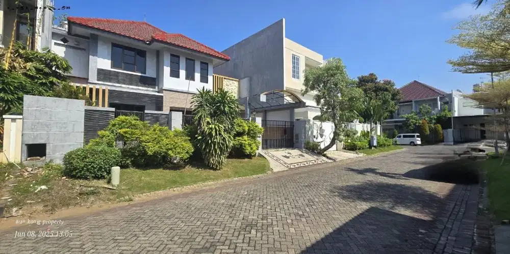 Rumah VILLA WESTWOOD Pakuwon City , Strategis